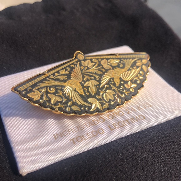 Vintage 24 karat inlaid gold brooch - Picture 1 of 10